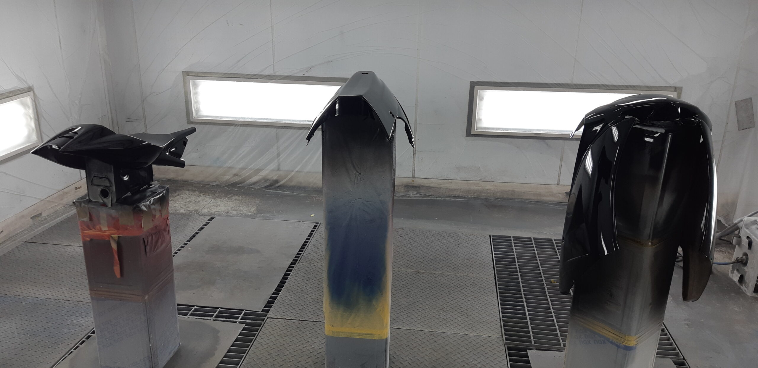 カウルの塗装(一部塗り替え)