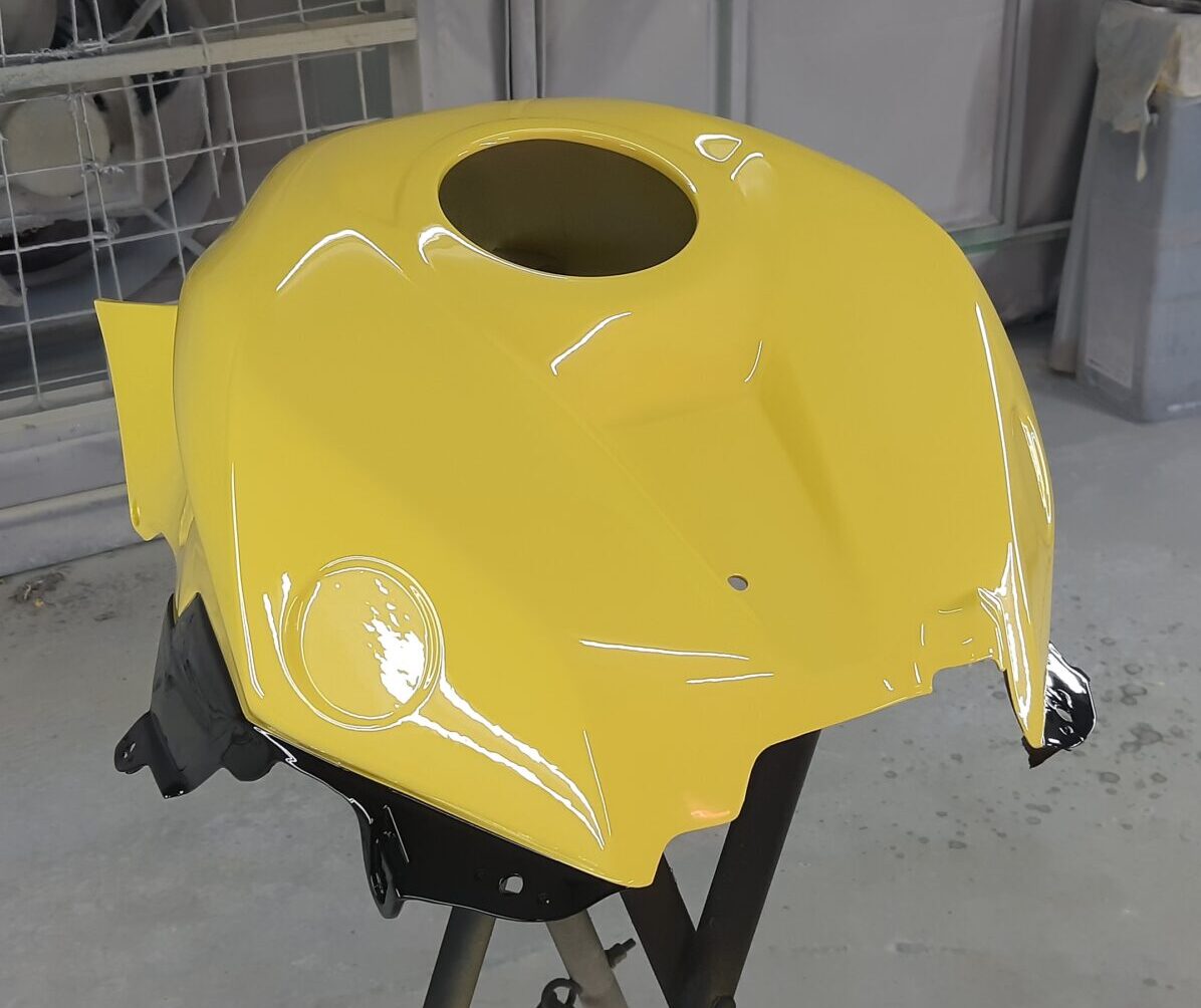CBR600RRのフルカウル塗装